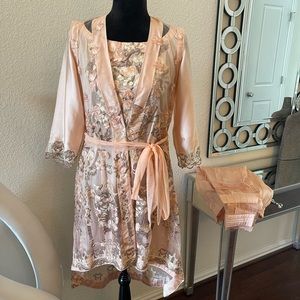 Pakistani/Indian Beautiful net and silk fully embroidered dress. S/M. New